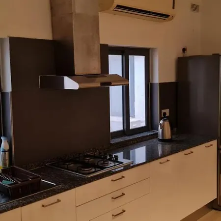 3 Bedrooms Flat At Apartment